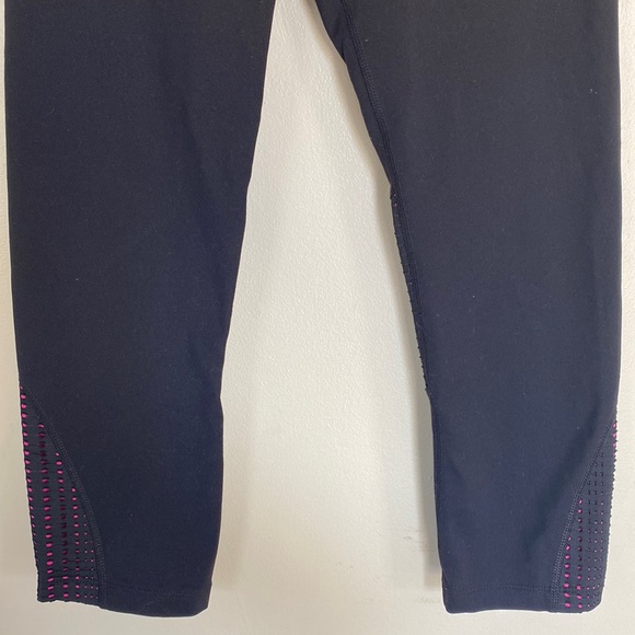 Express EXP Core Performance Crop Leggings - Black & Hot Pink - XS - Picture 3 of 9